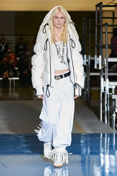 Look 13